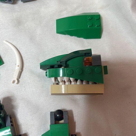 Lego Creator 3 in 1 Mighty Dinosaur Pieces. - Picture 5 of 6